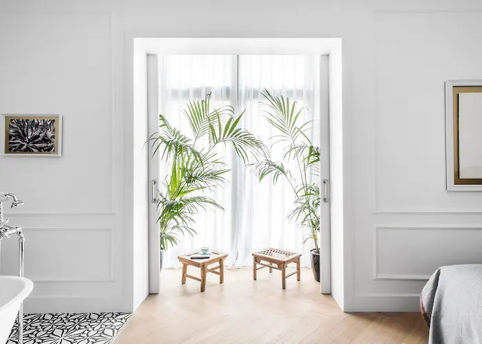 Midmost By Majestic Group Hotel